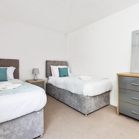 Opp B'Ham - Freshly Refurbished Walls And Carpets! Big Savings Booking 7 Days Or More! Apartment Marston Green Екстериор снимка