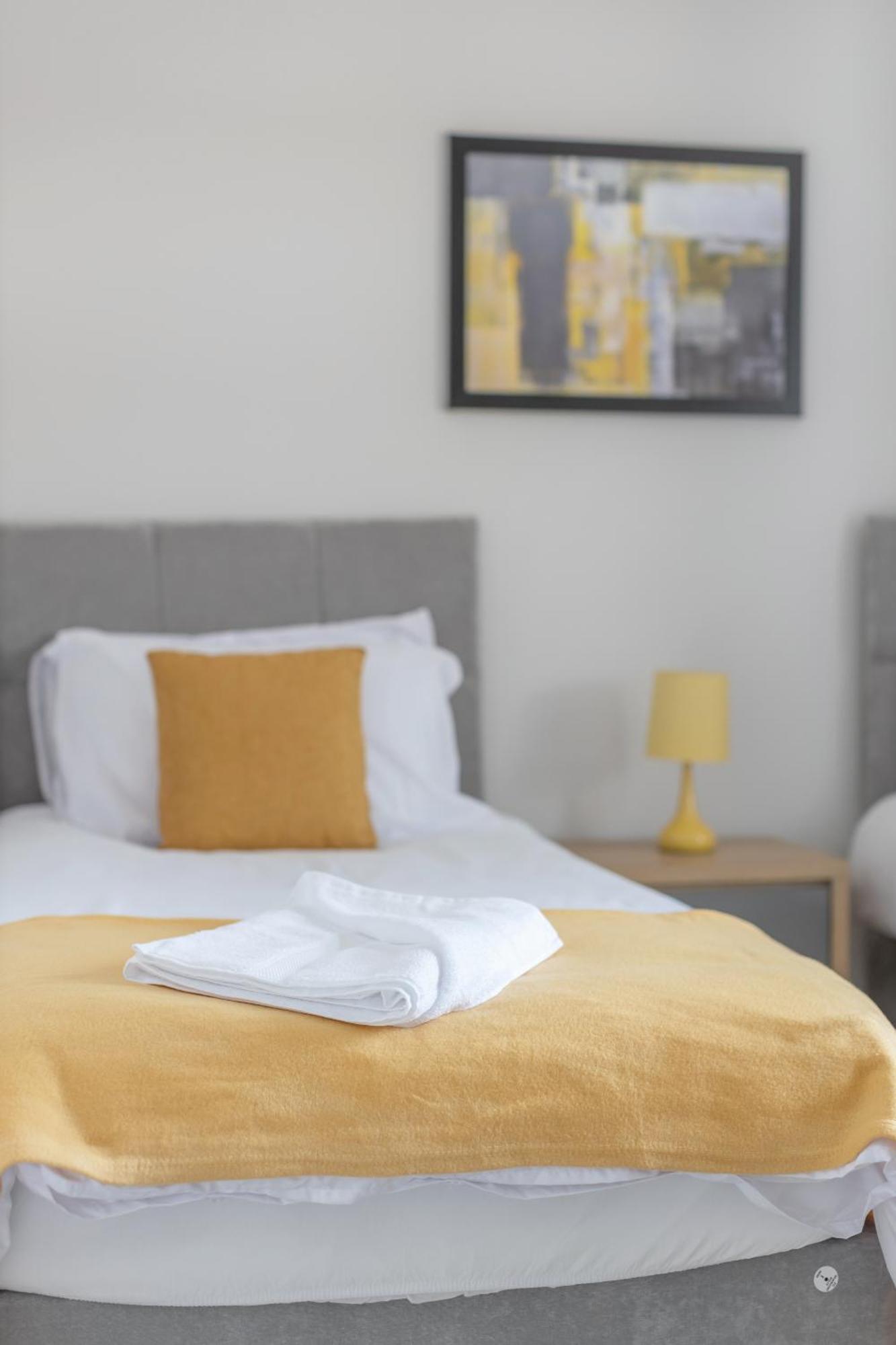 Opp B'Ham - Freshly Refurbished Walls And Carpets! Big Savings Booking 7 Days Or More! Apartment Marston Green Екстериор снимка