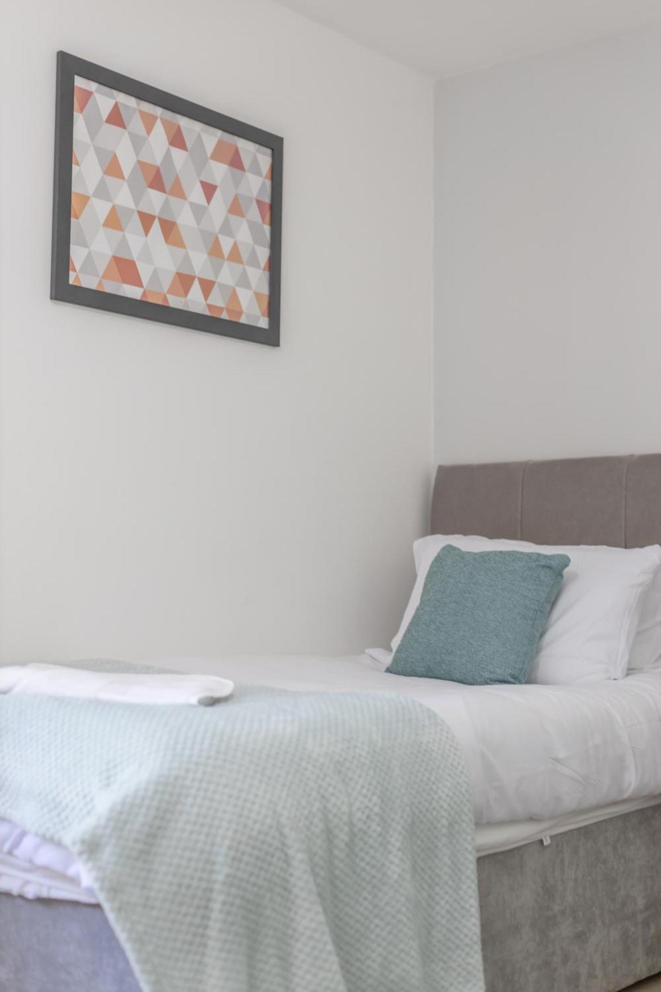 Opp B'Ham - Freshly Refurbished Walls And Carpets! Big Savings Booking 7 Days Or More! Apartment Marston Green Екстериор снимка