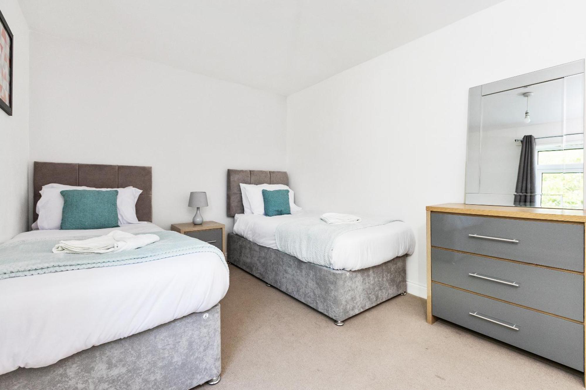 Opp B'Ham - Freshly Refurbished Walls And Carpets! Big Savings Booking 7 Days Or More! Apartment Marston Green Екстериор снимка